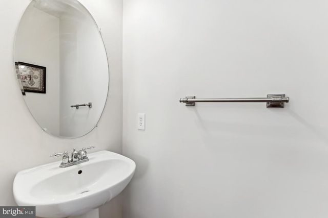 8406 HAMLIN ST, Lanham, MD 20706