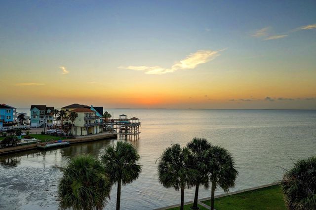 22621 Bay Point Drive, Galveston, TX 77554