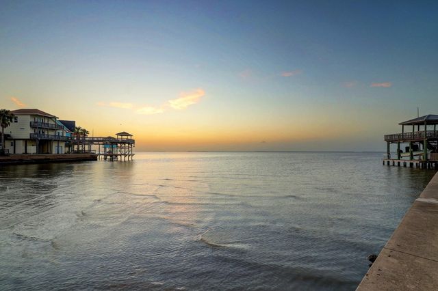 22621 Bay Point Drive, Galveston, TX 77554