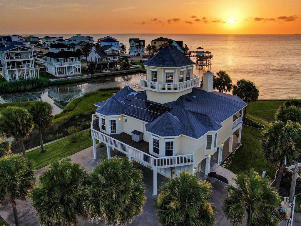 22621 Bay Point Drive, Galveston, TX 77554