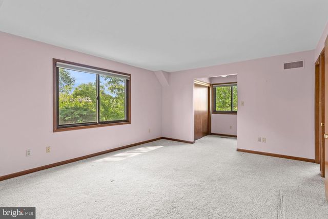 2280 HILLCREST RD, Quakertown, PA 18951