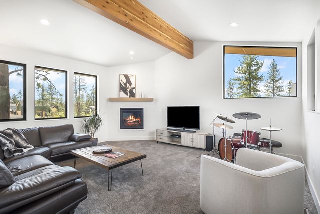 3112 NW Blodgett Way, Bend, OR 97703