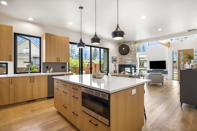 3112 NW Blodgett Way, Bend, OR 97703