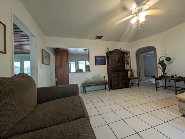 2007 E RAMPART STREET, Tampa, FL 33604