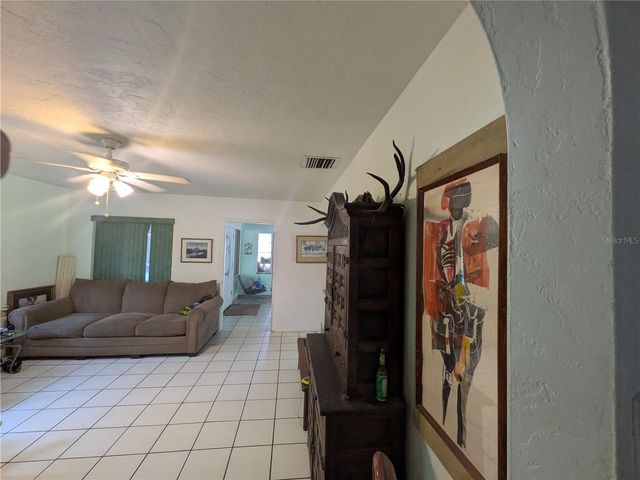 2007 E RAMPART STREET, Tampa, FL 33604