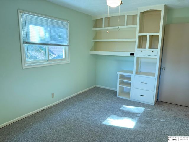 21414 Shamrock Circle, Omaha, NE 68022