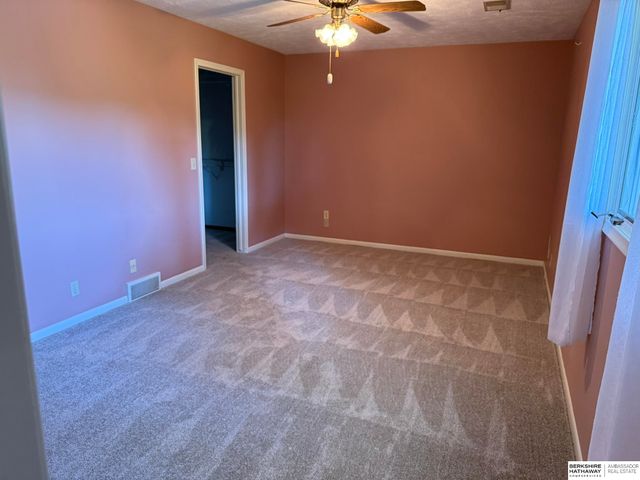 21414 Shamrock Circle, Omaha, NE 68022