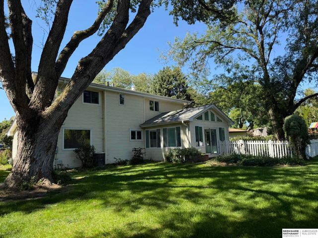 21414 Shamrock Circle, Omaha, NE 68022