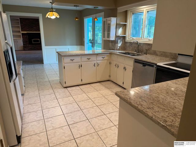 21414 Shamrock Circle, Omaha, NE 68022