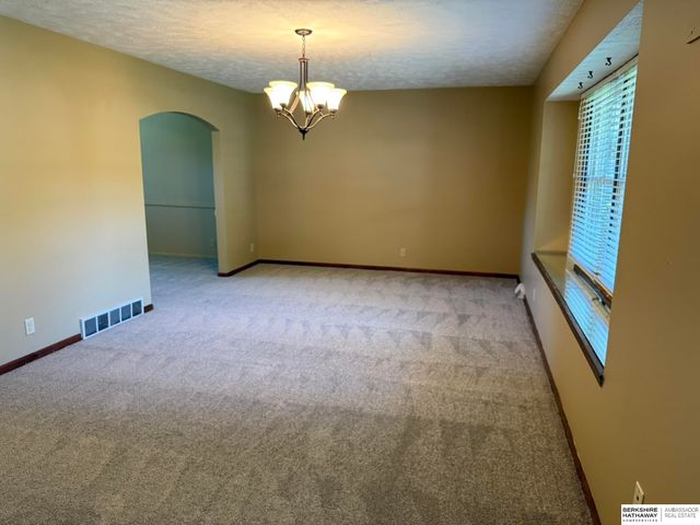 21414 Shamrock Circle, Omaha, NE 68022