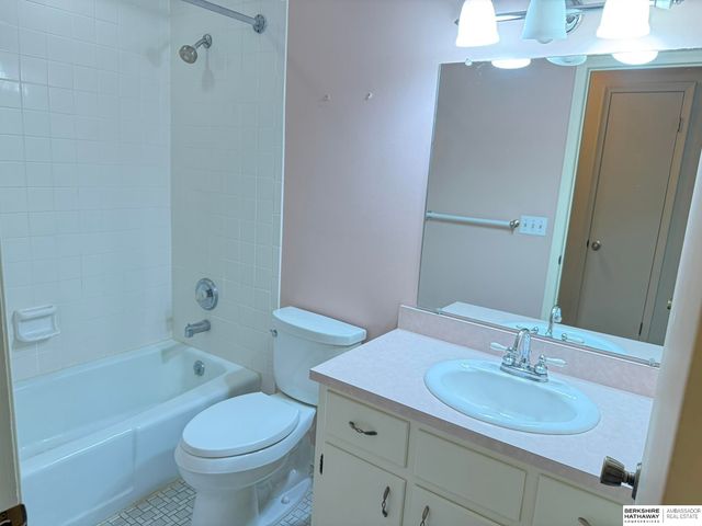 21414 Shamrock Circle, Omaha, NE 68022