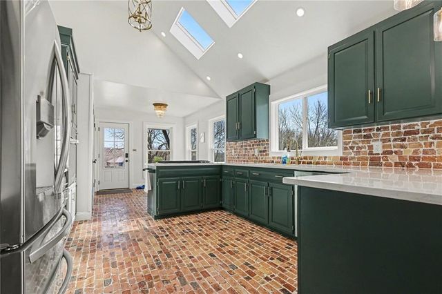 107 E Santa Fe Trail, Kansas City, MO 64145