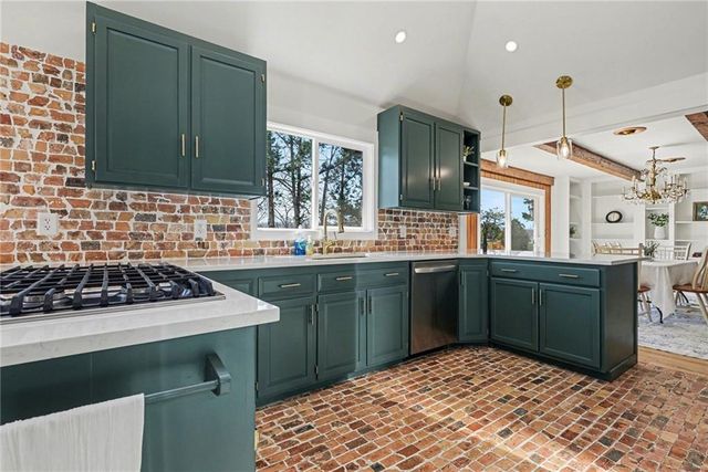 107 E Santa Fe Trail, Kansas City, MO 64145