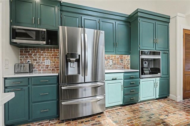 107 E Santa Fe Trail, Kansas City, MO 64145