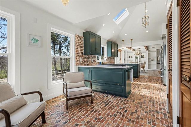 107 E Santa Fe Trail, Kansas City, MO 64145