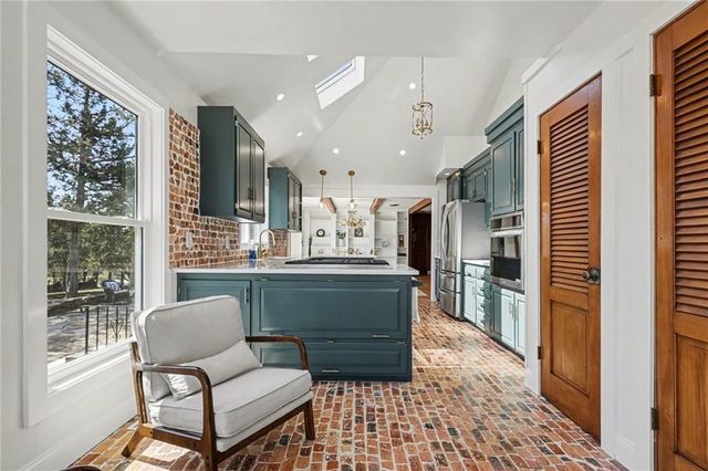 107 E Santa Fe Trail, Kansas City, MO 64145