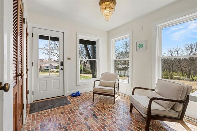 107 E Santa Fe Trail, Kansas City, MO 64145