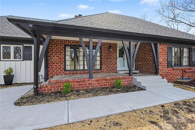 107 E Santa Fe Trail, Kansas City, MO 64145