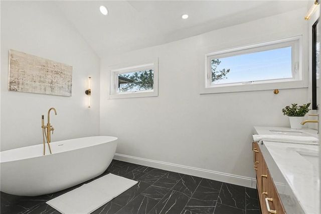 107 E Santa Fe Trail, Kansas City, MO 64145