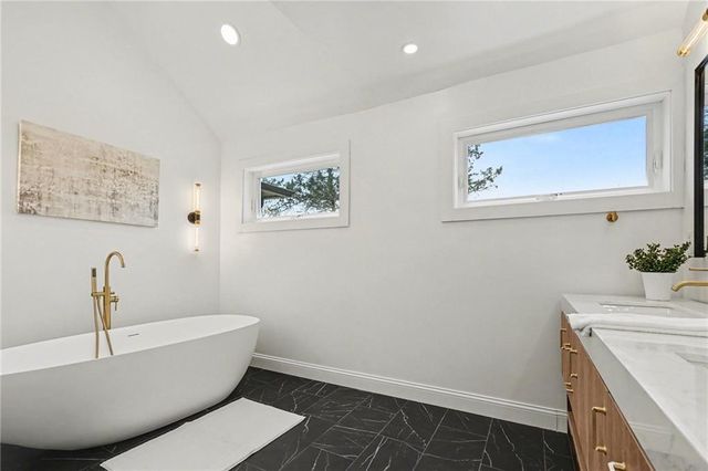 107 E Santa Fe Trail, Kansas City, MO 64145