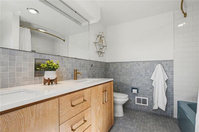 107 E Santa Fe Trail, Kansas City, MO 64145