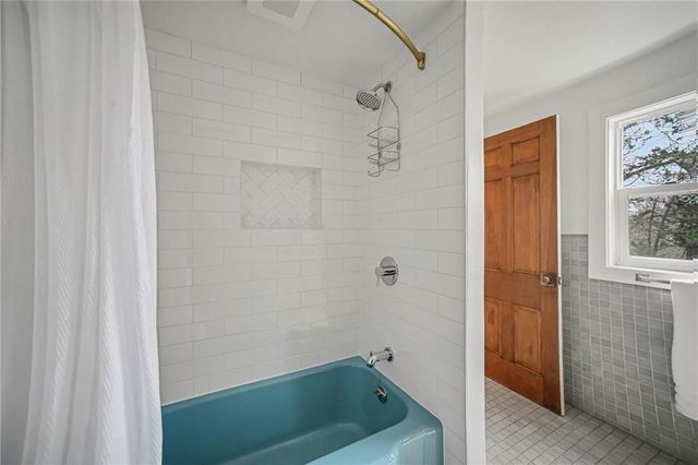 107 E Santa Fe Trail, Kansas City, MO 64145