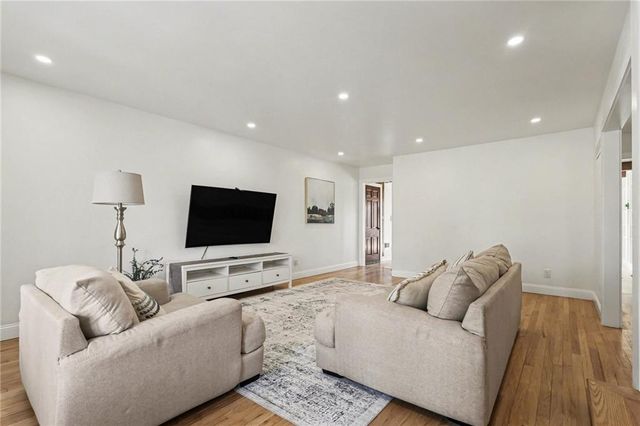 107 E Santa Fe Trail, Kansas City, MO 64145