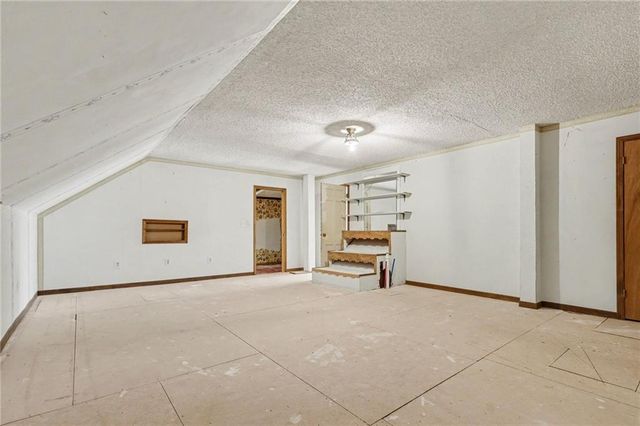 107 E Santa Fe Trail, Kansas City, MO 64145