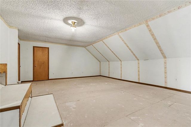 107 E Santa Fe Trail, Kansas City, MO 64145