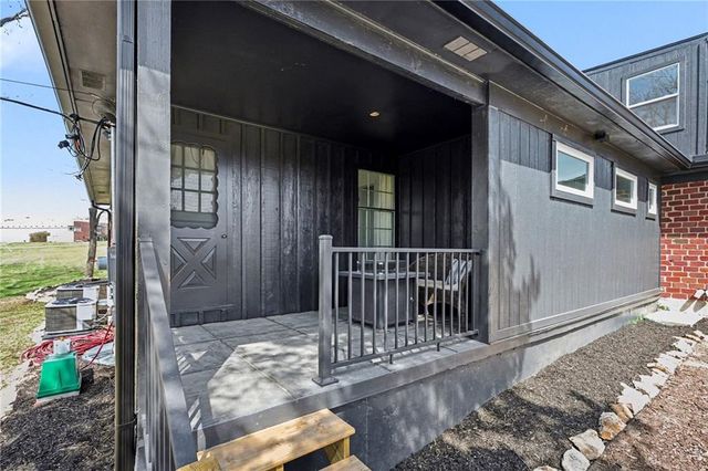 107 E Santa Fe Trail, Kansas City, MO 64145