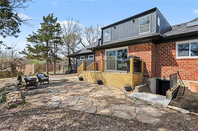 107 E Santa Fe Trail, Kansas City, MO 64145