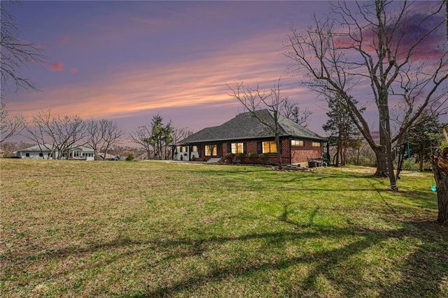 107 E Santa Fe Trail, Kansas City, MO 64145