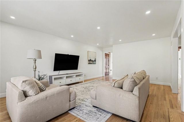 107 E Santa Fe Trail, Kansas City, MO 64145