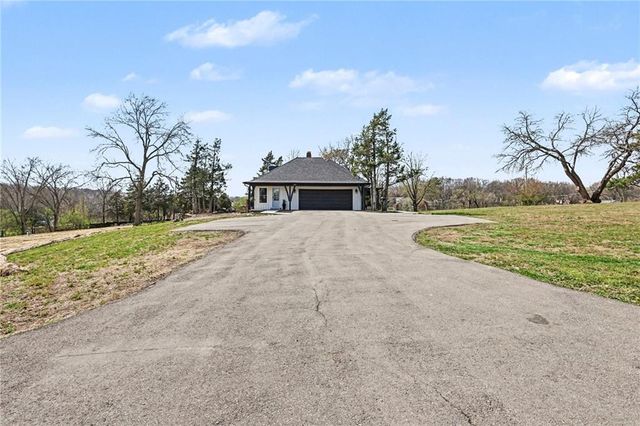 107 E Santa Fe Trail, Kansas City, MO 64145