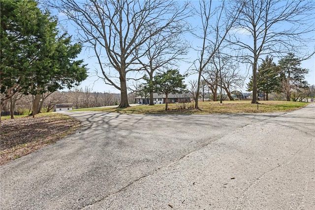 107 E Santa Fe Trail, Kansas City, MO 64145