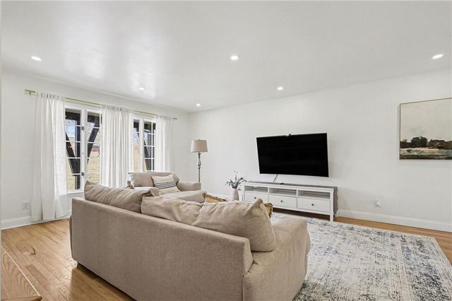 107 E Santa Fe Trail, Kansas City, MO 64145