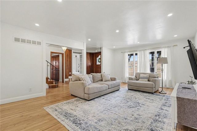 107 E Santa Fe Trail, Kansas City, MO 64145