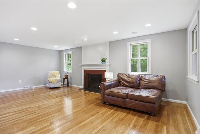 39 Ethan Allen Dr., Acton, MA 01720