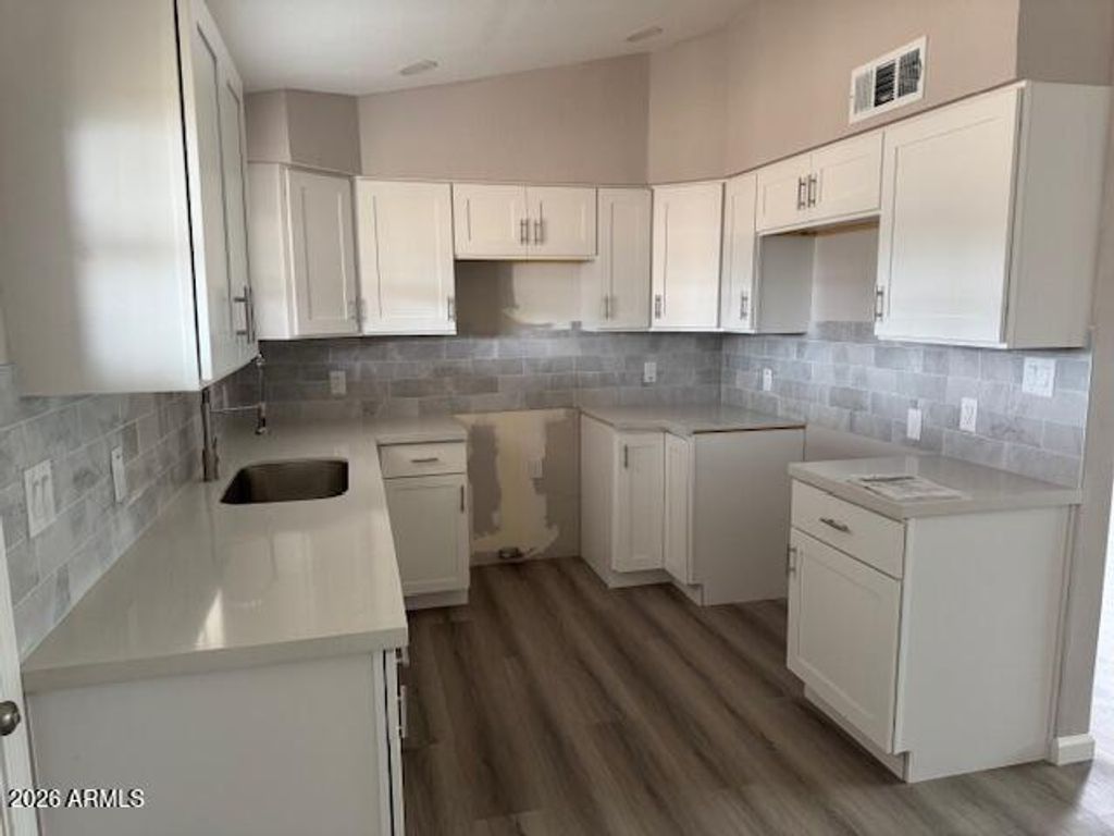 2016 W OREGON Avenue, Phoenix, AZ 85015