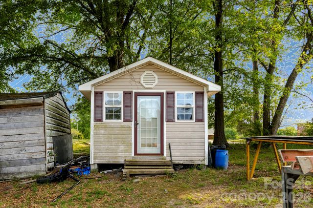 416 E Washington Avenue, Bessemer City, NC 28016