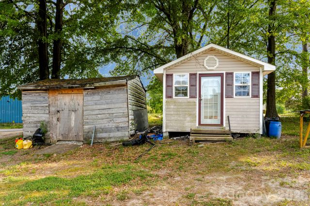 416 E Washington Avenue, Bessemer City, NC 28016