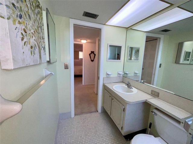 4650 COVE CIRCLE UNIT 311, St Petersburg, FL 33708