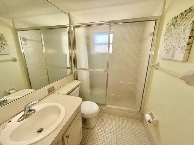 4650 COVE CIRCLE UNIT 311, St Petersburg, FL 33708