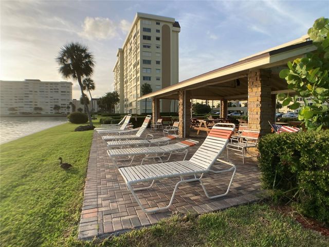 4650 COVE CIRCLE UNIT 311, St Petersburg, FL 33708