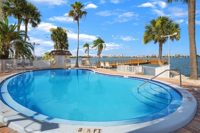 4650 COVE CIRCLE UNIT 311, St Petersburg, FL 33708