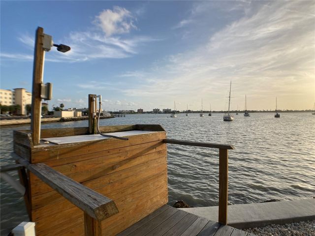 4650 COVE CIRCLE UNIT 311, St Petersburg, FL 33708