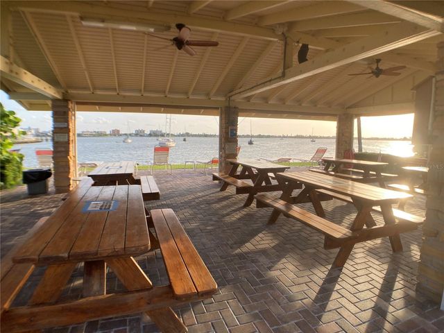 4650 COVE CIRCLE UNIT 311, St Petersburg, FL 33708