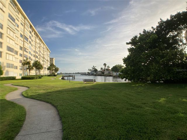 4650 COVE CIRCLE UNIT 311, St Petersburg, FL 33708
