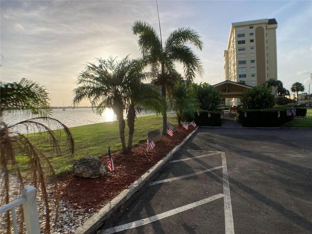 4650 COVE CIRCLE UNIT 311, St Petersburg, FL 33708