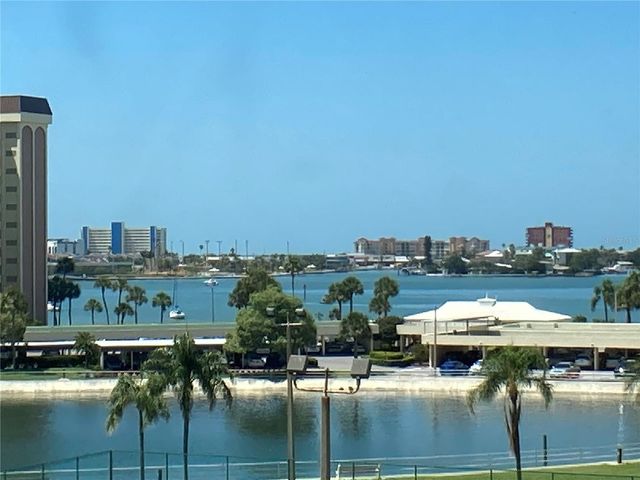 4650 COVE CIRCLE UNIT 311, St Petersburg, FL 33708